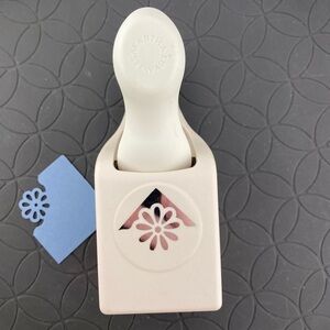 Martha Stewart Daisy Corner Punch